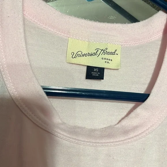 Universal Thread - Picture 2 of 3